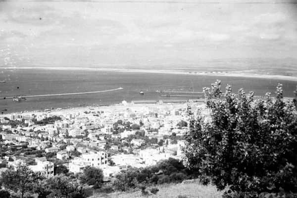  تاريخية لميناء حيفا checked.jpg